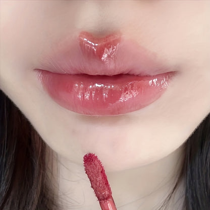 6 color lip glaze, cute little bear, mirror gloss, jelly lips with sparkling light dew water, long-lasting stain resistant transparent film forming lip gloss, full lip color.